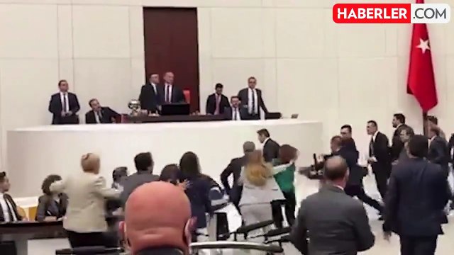 Alpay Özalan ile Ahmet Şık olayı nedir? Meclis'te Alpay Özalan ve Ahmet Şık kavgası nedir?