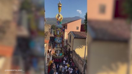 El "castell" a la italiana con niños colgados a 15 metros de altura