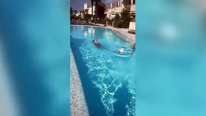 Federica Pellegrini, le prime vasche (con papà Matteo Giunta) della figlia Matilde