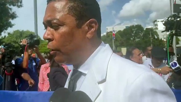 Víctor D'Aza a su llegada a la Asamblea del Congreso Nacional