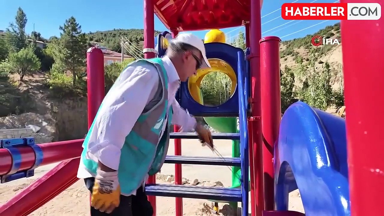 Çektikleri video ile köylerine oyun parkı isteyen çocukların isteği yerine geldi