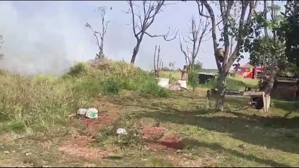 Corpo de Bombeiros combate incêndio em vegetação no 14 de Novembro