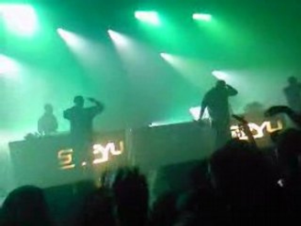 Sefyu-au garde a vous