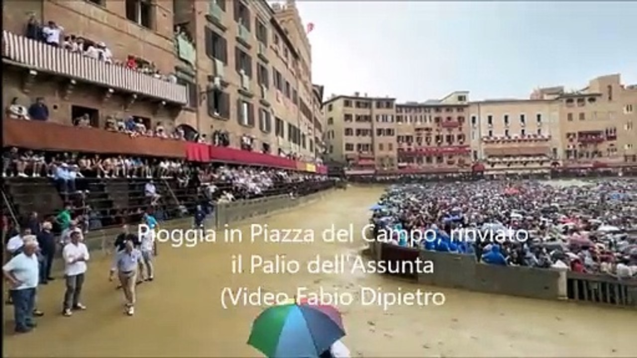 Palio, il maltempo si abbatte su Siena. Tutti via da Piazza del Campo, rinviata la carriera