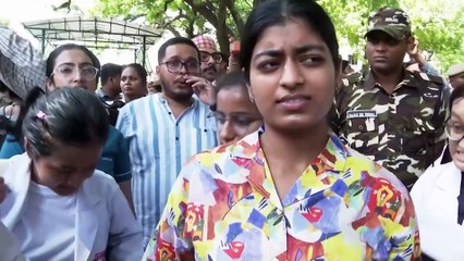 شاهد: تواصل الاحتجاجات الغاضبة في الهند تنديداً باغتصاب طبيبة متدرّبة