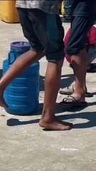 Even they have to share their shoe to protect their feet from heat |