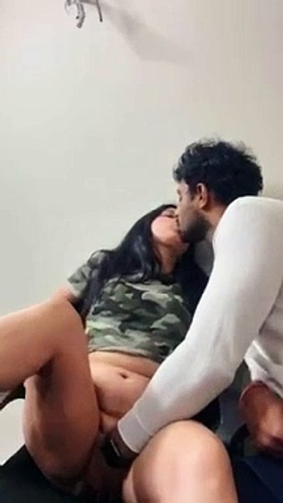 Couple kiss Meeting private