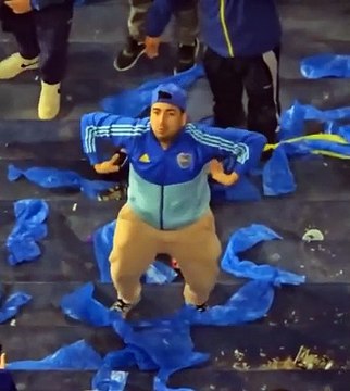 Torcedor de clube argentino é visto fazendo gestos racistas em jogo da Libertadores; confira