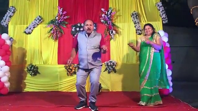 - Dancing Uncle Sanjeev Dabbu My wife Dancing on Govindas Song Aap ke Aa Jane Se_360p
