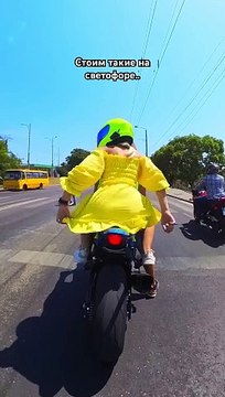 Ситуация на СВЕТОФОРЕ.. Один посигналил, второму стало СМЕШНО #reaction #bikelover #motoraido