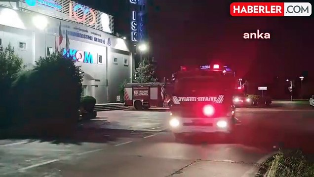 İBB İtfaiye Ekipleri İzmir'deki Yangını Söndürmek İçin Yola Çıktı