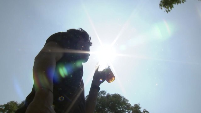 [출연] 서울 열대야 27일째 '신기록'...한낮 폭염 속 소나기 / YTN