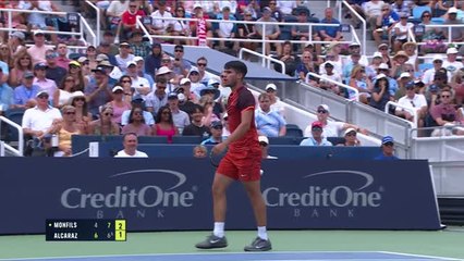 Cincinnati - Alcaraz éclate sa raquette de rage