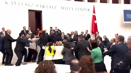 튀르키예 의회, 유혈 난투극...야당 의원 제명 놓고 충돌 / YTN