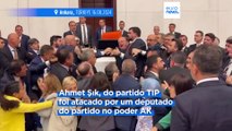 Rixa entre deputados turcos depois de chamarem ao partido no poder de 