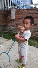 Dede Inhau main badminton