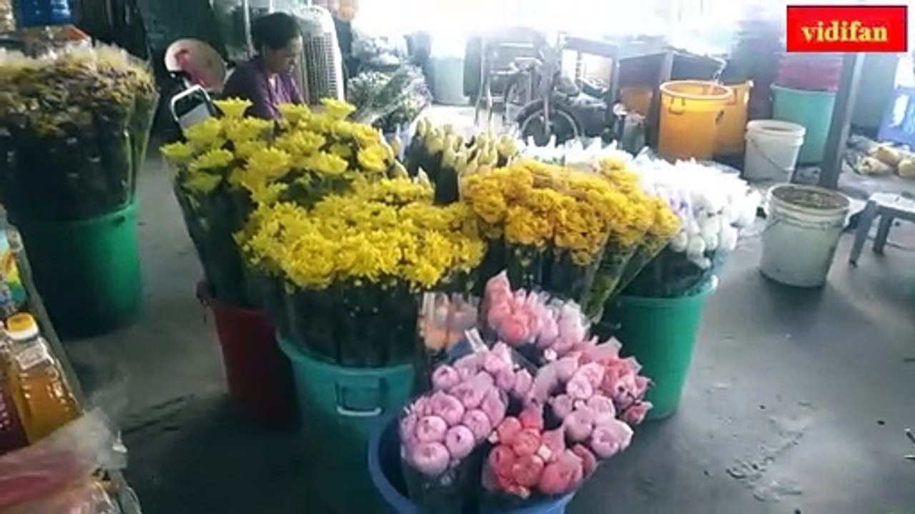 Flowers sold at the countryside market - Fleurs vendues au marché de campagne - الزهور المباعة في سوق الريف