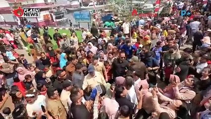 PRABOWO SAMBANGI RUMAH APUNG MUARA ANGKE, COBA LAPANGAN FUTSAL DAN BERI MAINAN ANAK