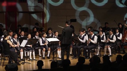 시민들, 그늘에서 피서...청각 장애인의 특별한 공연 / YTN