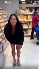 Chloe López se quita la tanga en el super y la pone con el pan