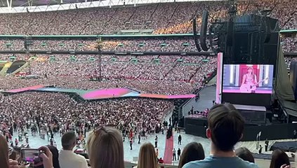 Taylor Swift praises Holly Humberstone