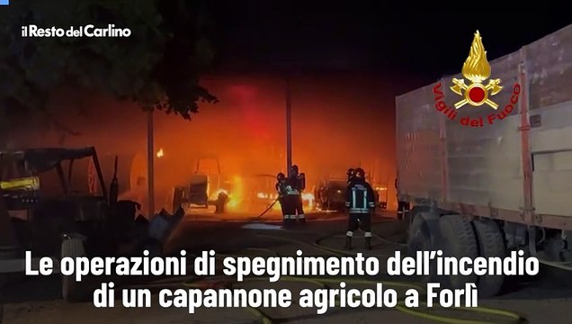 Le operazioni di spegnimento dell'incendio di un capannone agricolo a Forl?