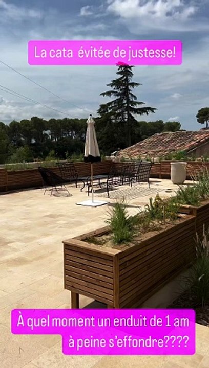 Pour rendre ce jour mémorable, l'animatrice fétiche de l'émission L'amour est dans le pré a invité tous ses amis dans son mas provençal situé près d'Aix en Provence. Karine le Marchand, Instagram