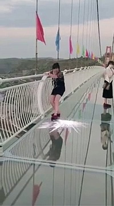China_glass_bridge_funny_video__#shorts_#viral_#mrbeast_#girl(240p)