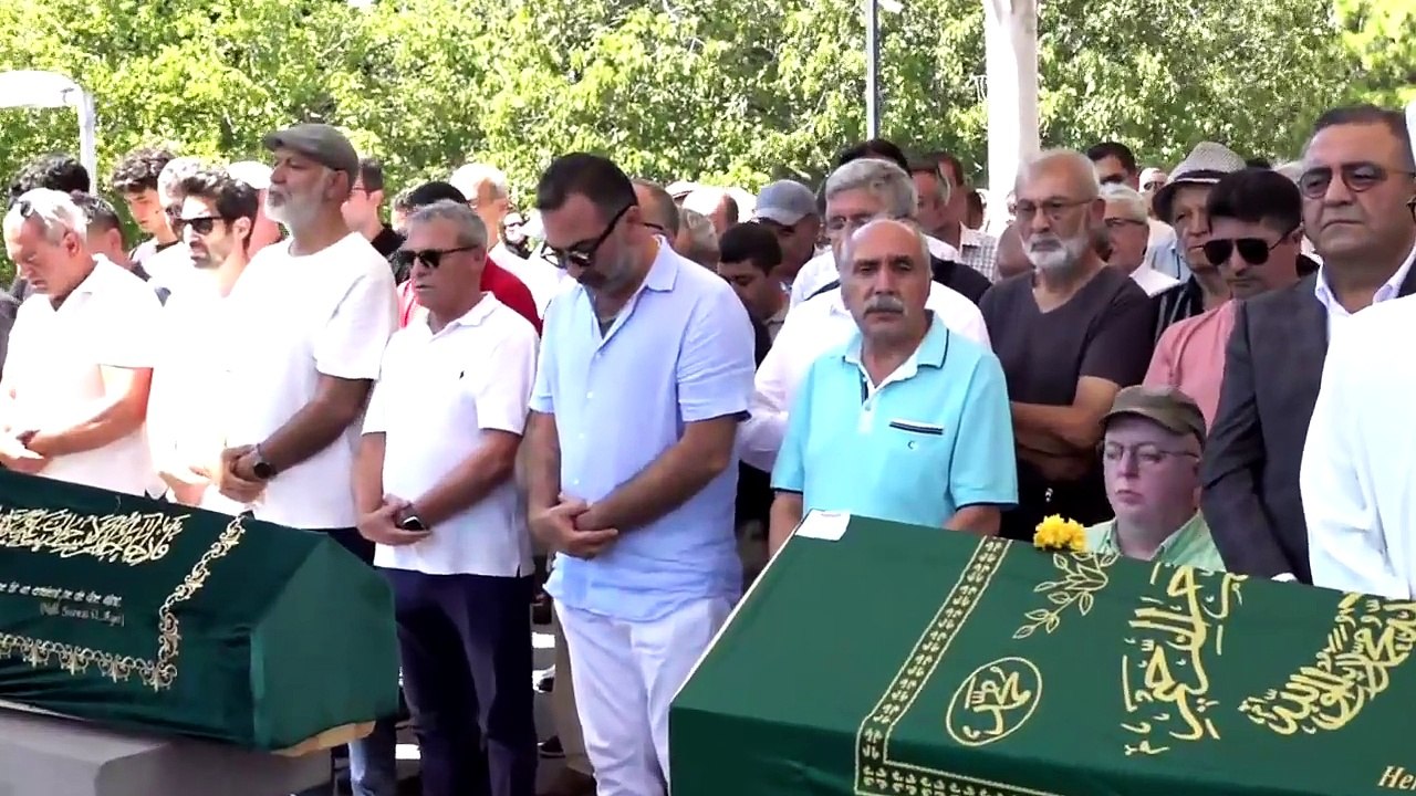 Kürt siyasetçi Tarık Ziya Ekinci'nin Cenazesi Üsküdar Şakirin Camiinde kılınan namazın ardından Diyarbakır’a uğurlanacak.