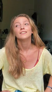 C’EST DISPO ! La chanson s’appelle « Garde les roses » et tu peux la retrouver sur toutes les plateformes