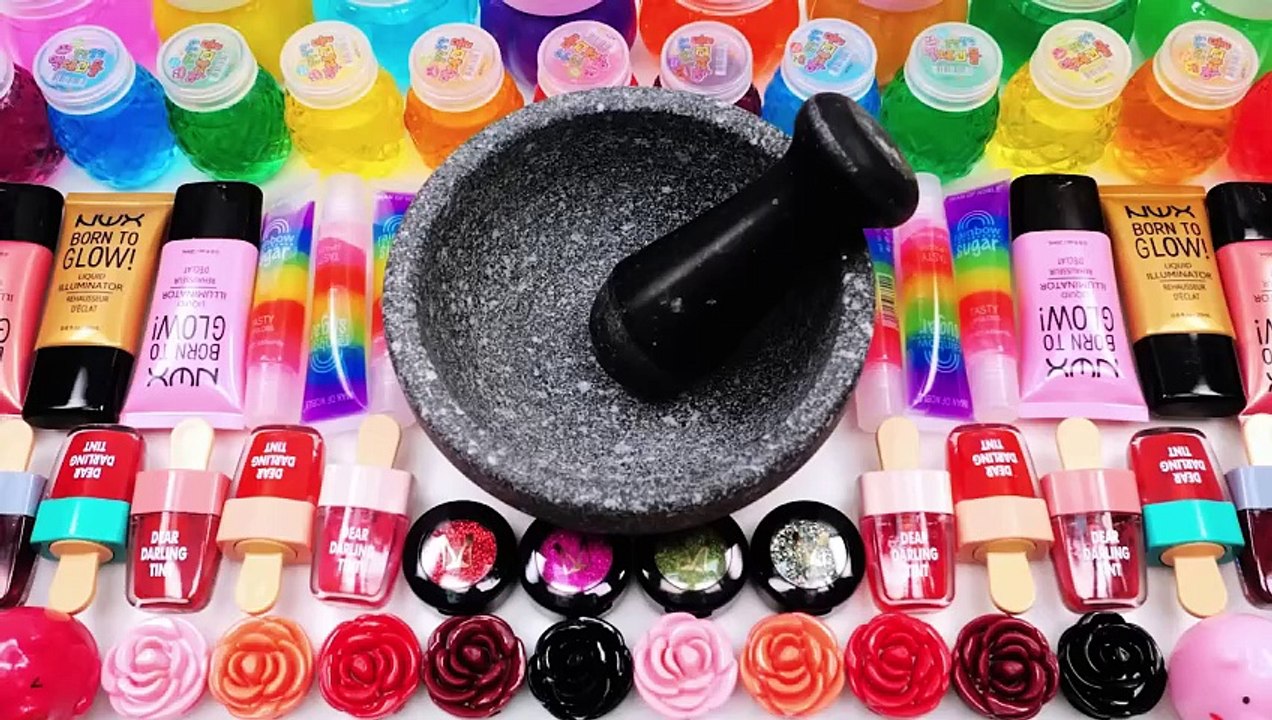 Satisfying Video Mixing Makeup Cosmetics Glitter Squishy Balls into Glossy Slime GoGo Slime ASMR_8