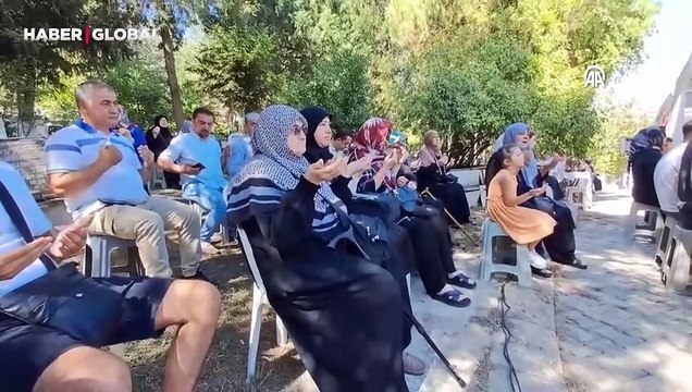 Marmara Depremi'nde hayatını kaybedenler mezarları başında gözyaşları ile anıldı