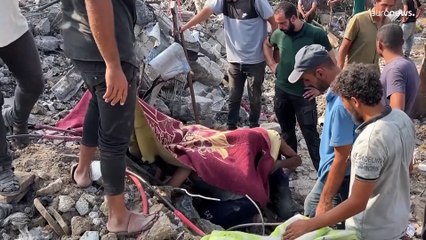 مقتل 18 فلسطينياً بينهم عائلة كاملة في قصف إسرائيلي عشوائي على بلدة الزوايدة وسط غزة