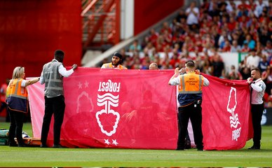 لحظات حرجة على أرضية ملعب " سيتي غراوند" .. إصابة خطيرة للاعب نوتينغهام فورست دانييلو