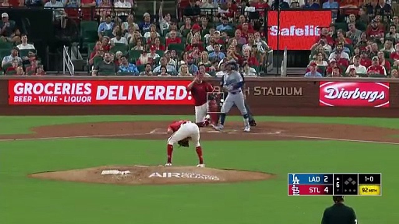 Mookie Betts con su jonrón 12 de la temporada con Dodgers