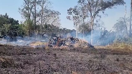 Carroceria de caminhão fica totalmente destruída após incêndio na BR-369