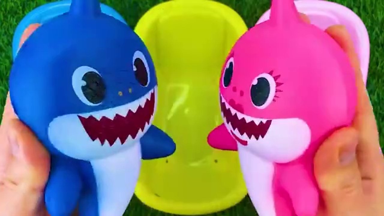 Magic Bathtubs with Rainbow Kinetic Sand M&M's