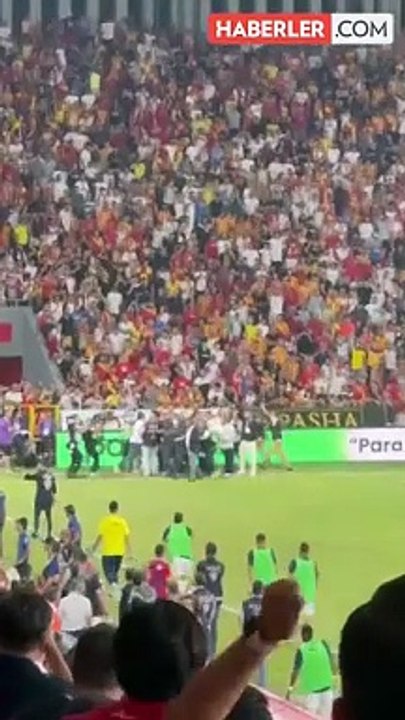 Fenerbahçe Başkanı Ali Koç'a Göztepe deplasmanında saldırı