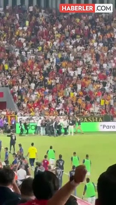 Fenerbahçe Başkanı Ali Koç'a Göztepe deplasmanında saldırı