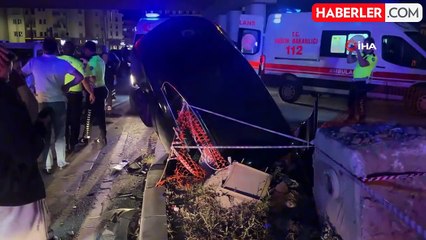 Sivas'ta hafif ticari araçla otomobil çarpıştı: 5 yaralı