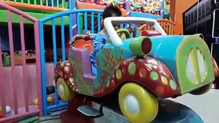 Dede In Hau naik mobil ngeng...ngeng..