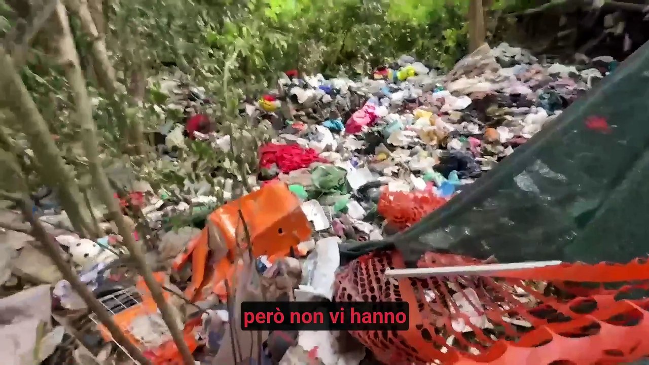Roma, le baracche nascoste a Monte Mario: «I vi...