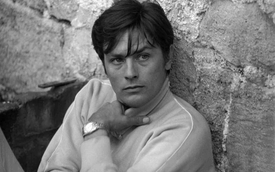 « J'ai aimé souvent. Je me suis trompé quelquefois. Mais j'ai aimé » : quand Alain Delon se confiait sur le choix de son épitaphe