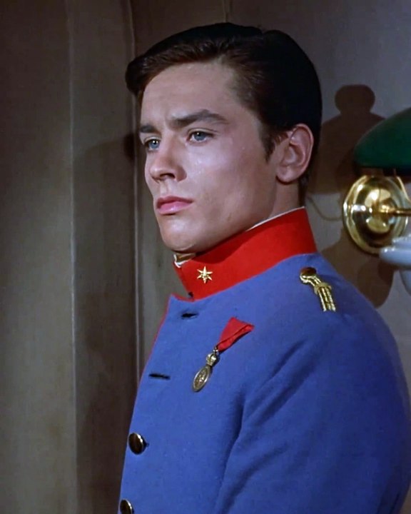 Décès d'Alain Delon - Regardez l'hommage de Canal Plus à la légende du cinéma: "Par sa présence, charismatique et mystérieuse, des films sont devenus de grands classiques" - VIDEO