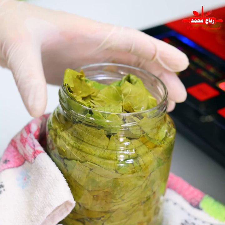 حفظ وتخزين 21 كيلو ورق العنب تدوم لسنوات عديدة بدون ما يغير لونه وطعمه من غير فريزر ولا ماء او ملح الطريقة مضمونة وناجحة 100_ مع رباح محمد