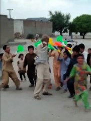 welcome-to-pakistan Children teasing the old  Playing the bajaman