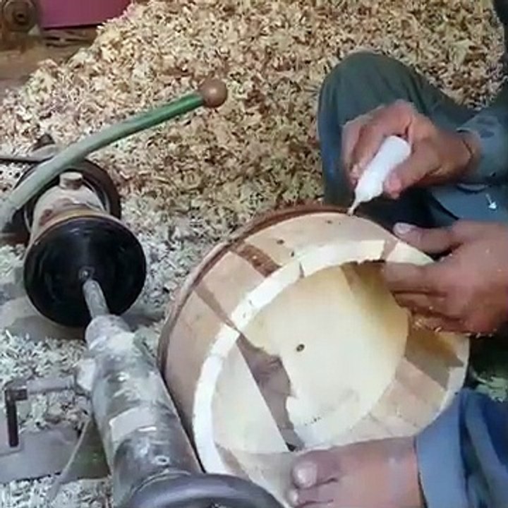 Making A Wooden Hotpot By Expert Craftsmen (2)