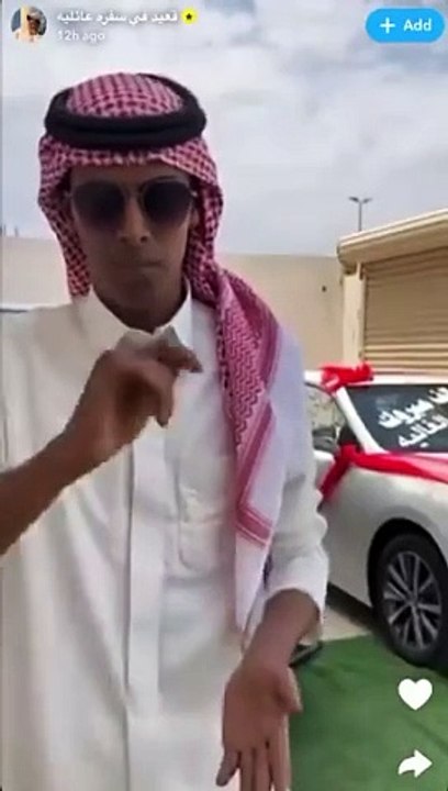 قعيد المجد يهدي والديه سيارتين فاخرتين ويعدهم:...