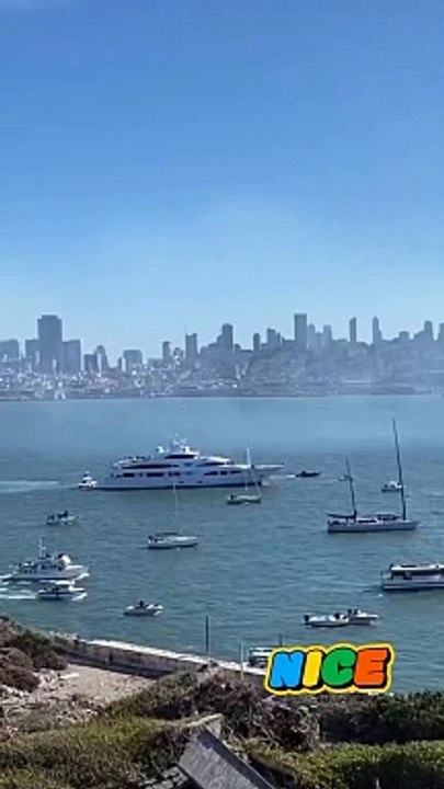 "Stunning Solo Fighter Aircraft Display: Jaw-Dropping Aerial Maneuvers!"