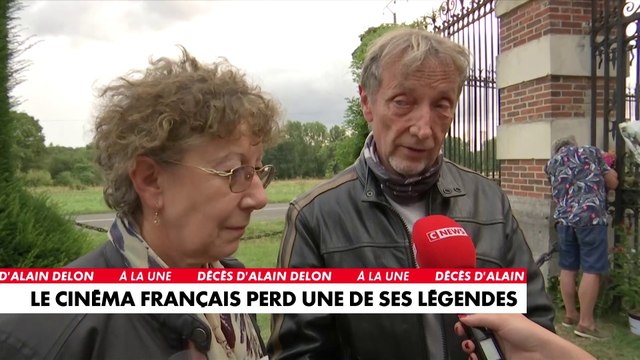 «Un monstre du cinéma qui s'en va» : des admirateurs d'Alain Delon viennent lui rendre hommage devant le domaine de Douchy où l'acteur habitait